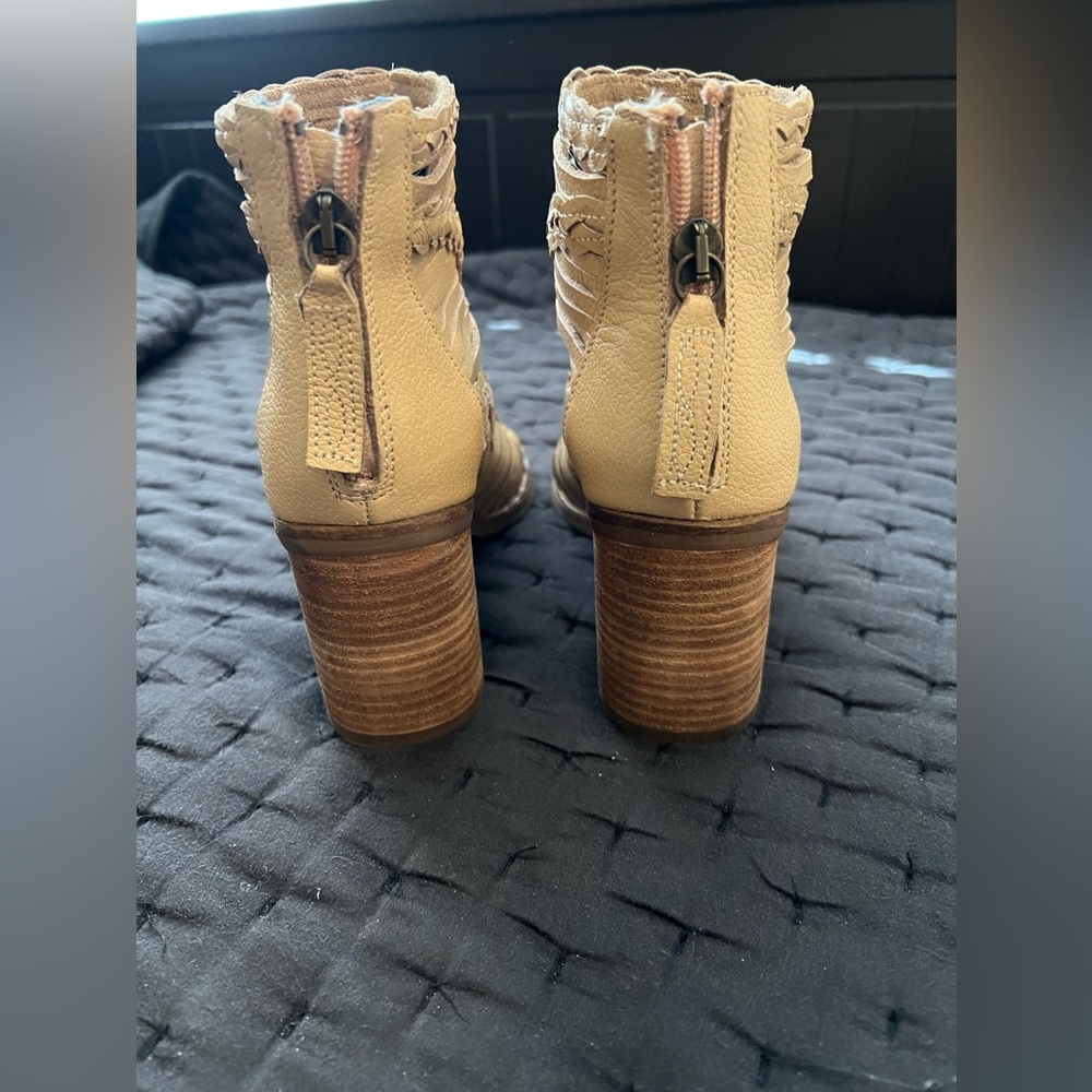 Dingo leather open toe booties size 6.5 only worn once - Picture 5 of 8